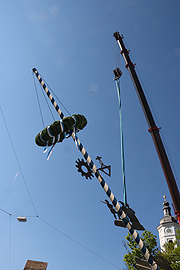 neuer Maibaum 2016 in München Sendling (Foto: Martin Schmitz)